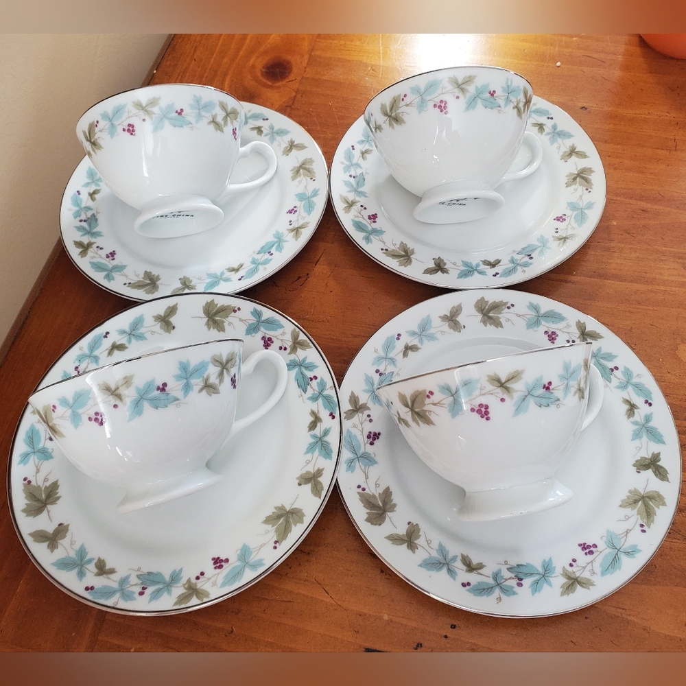 Vintage Fine China Japan , set of 4 cups and saucer